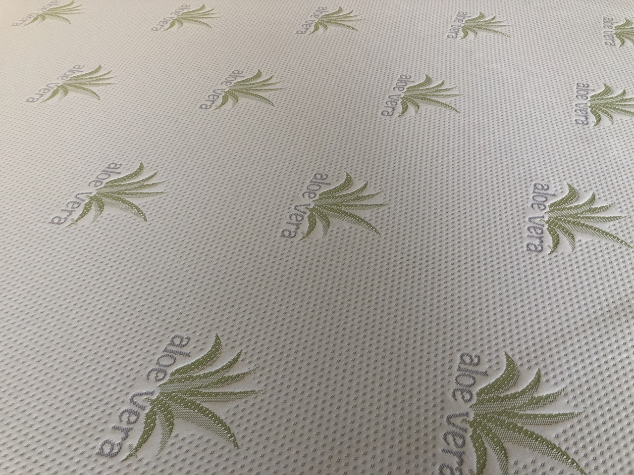 QUEEN - 5ft x 6.3ft x 6'' - Memory Foam Mattress ( Rollable )